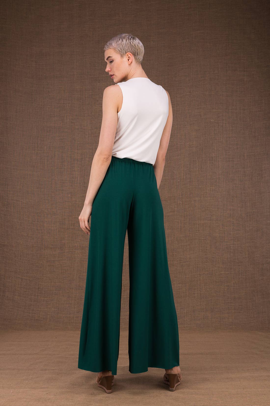 Emerald green large viscose jersey trousers for women ANANAS – Image 2