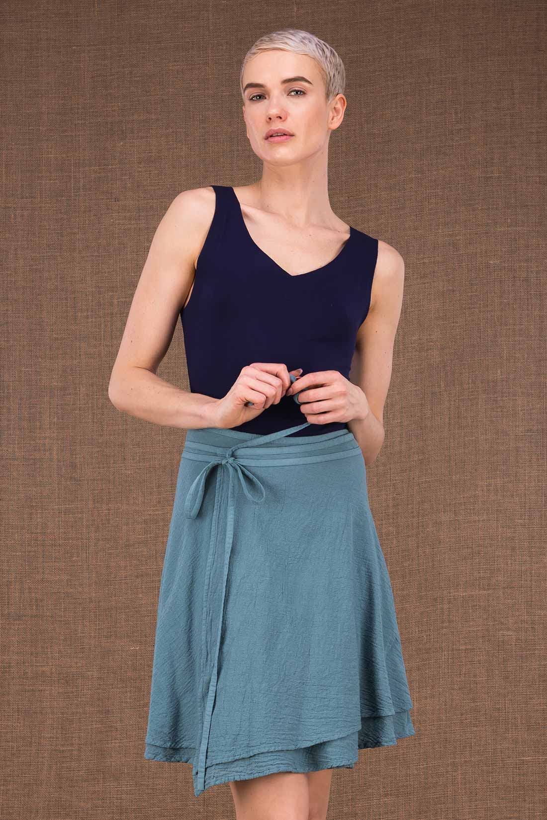 Jupe portefeuille bleue courte en coton bio ARIA