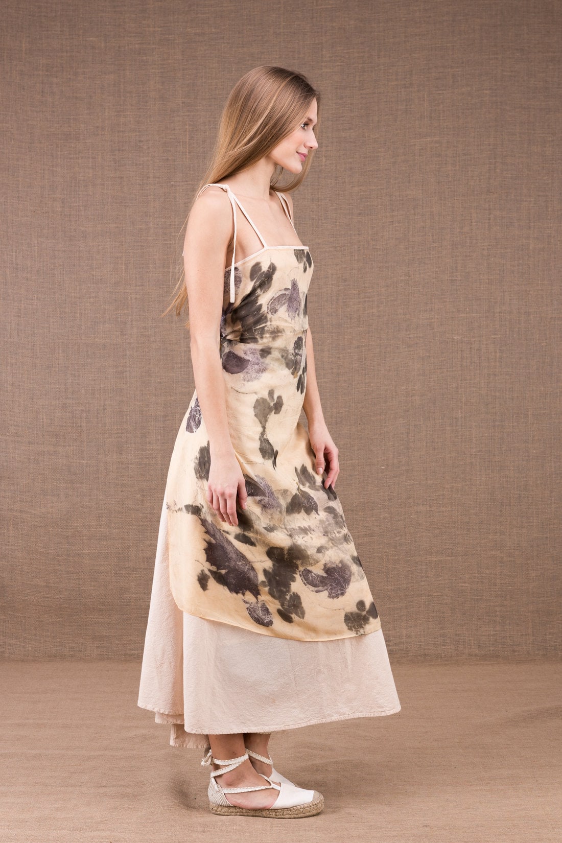 Off white long naked back organic cotton dress with a printed silk apron FEE – Image 6