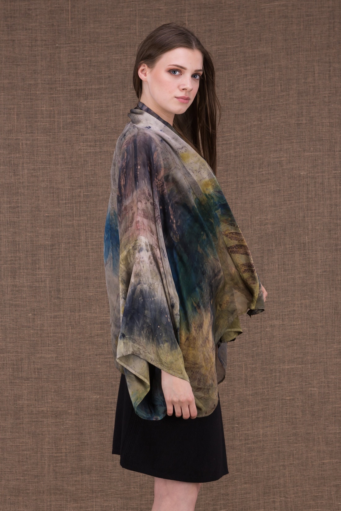 Veste kimono kaki bleu pour femme en mousseline de soie imprimée FIDJI – Image 4