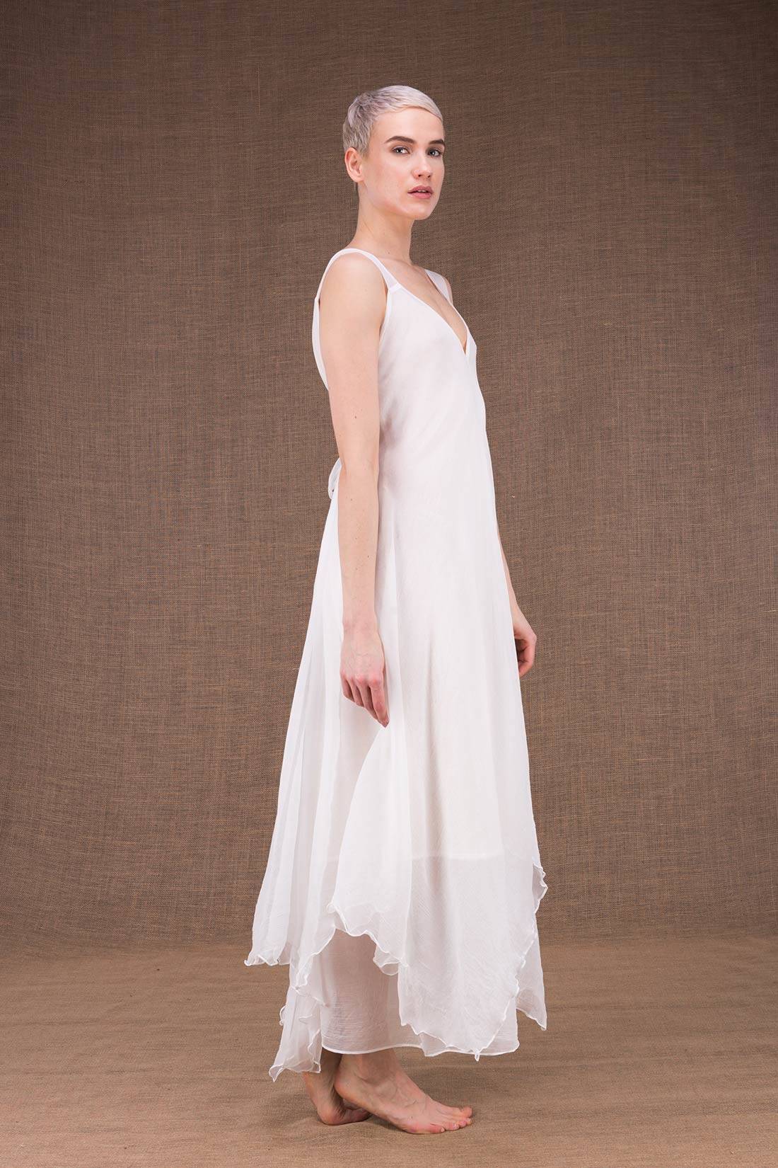 Robe blanche longue en soie JADE – Image 3