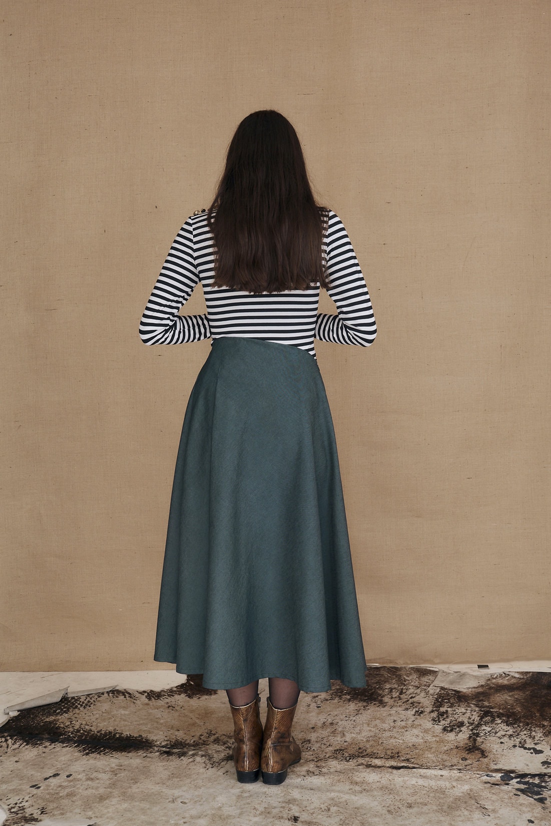 Jupe verte mi-longue évasée en jean WEST – Image 4