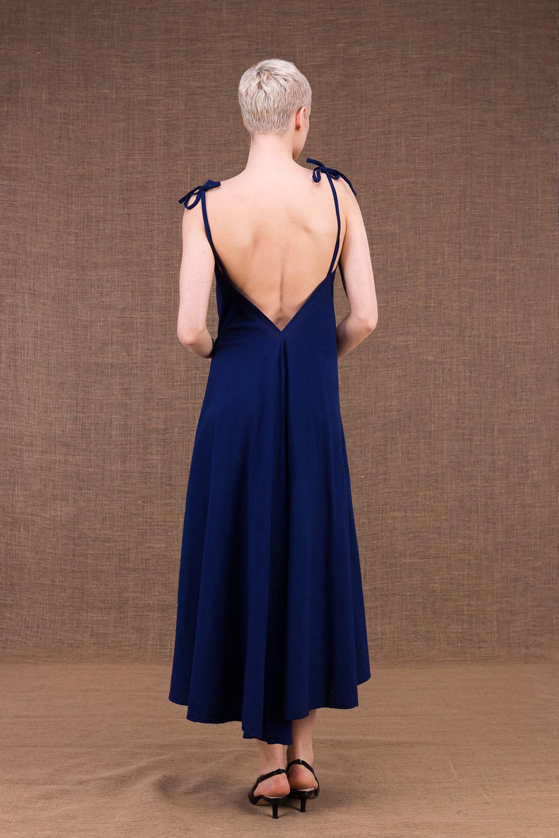 Navy blue long backless organic cotton dress MA LONGUE – Image 4