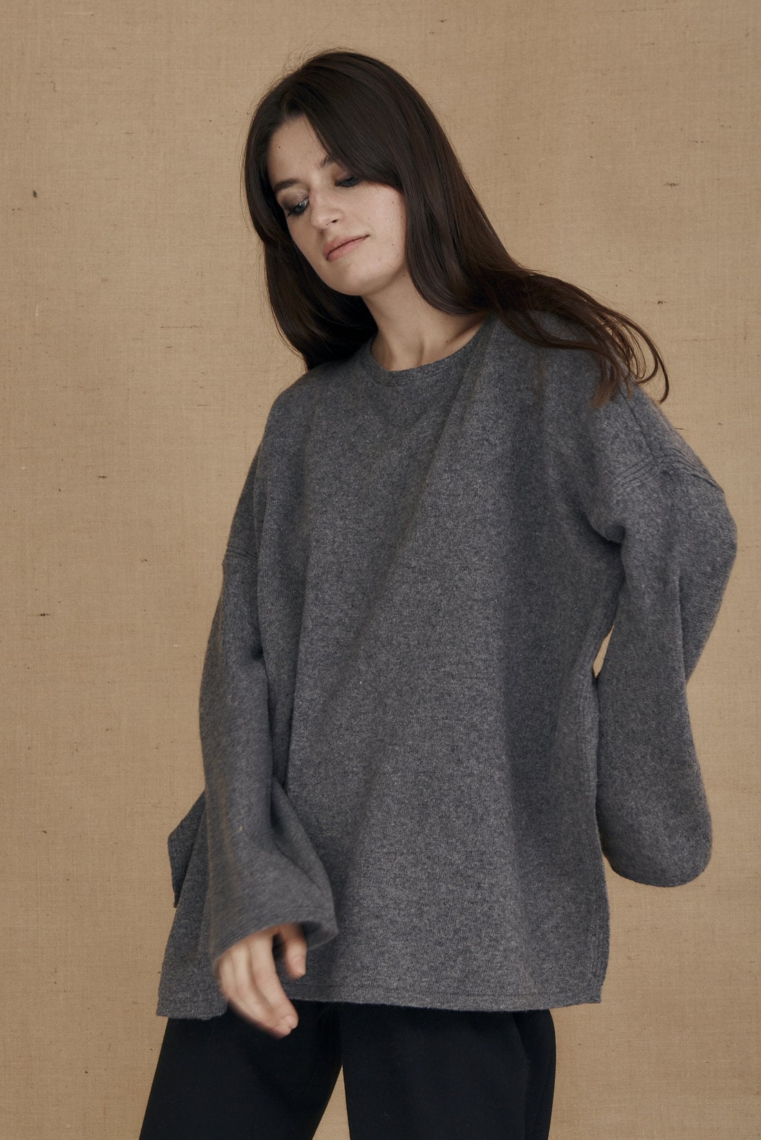 Gray oversized large wool sweater for women ALASKA – Image 2