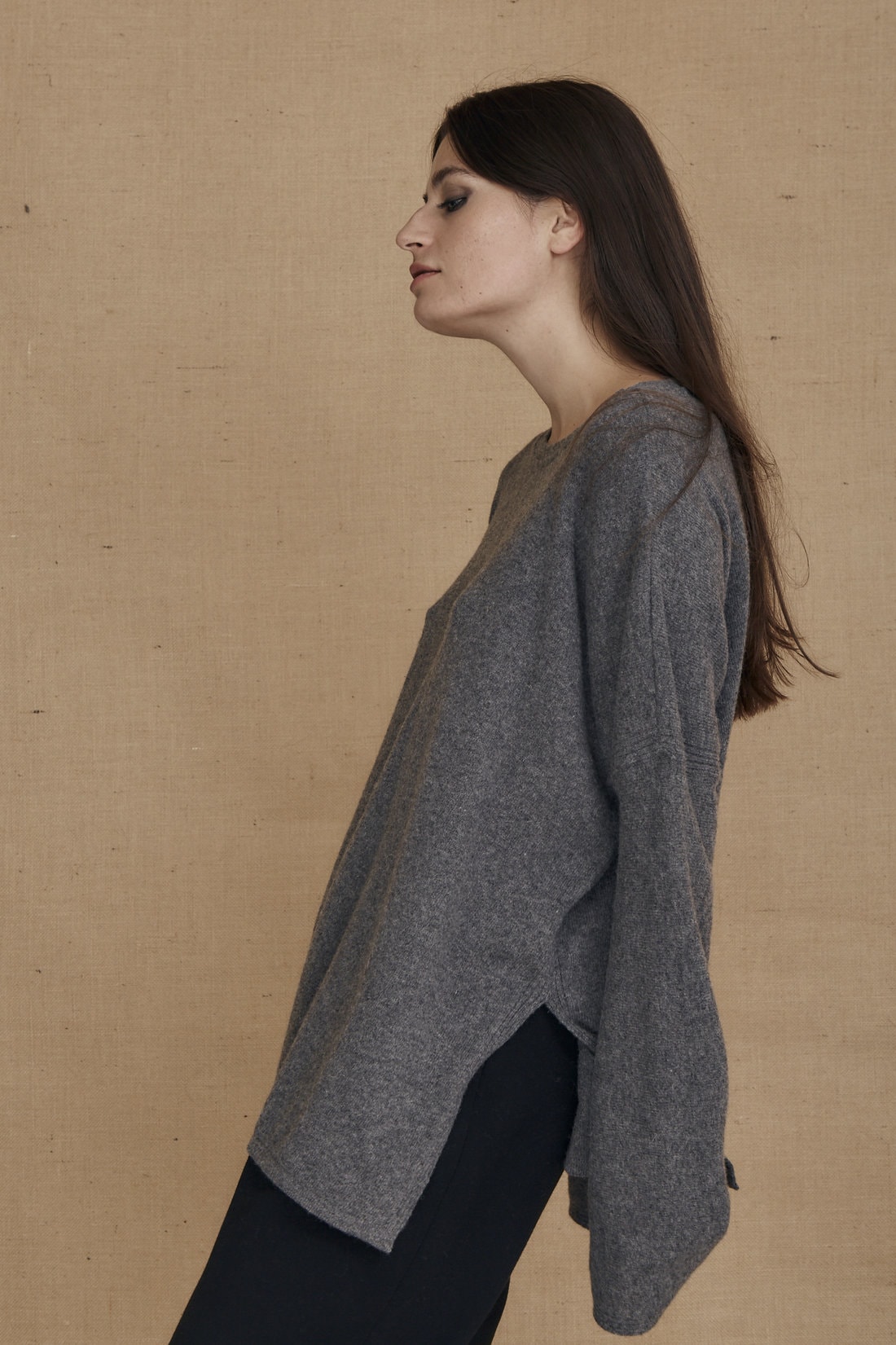 Gray oversized large wool sweater for women ALASKA – Image 3