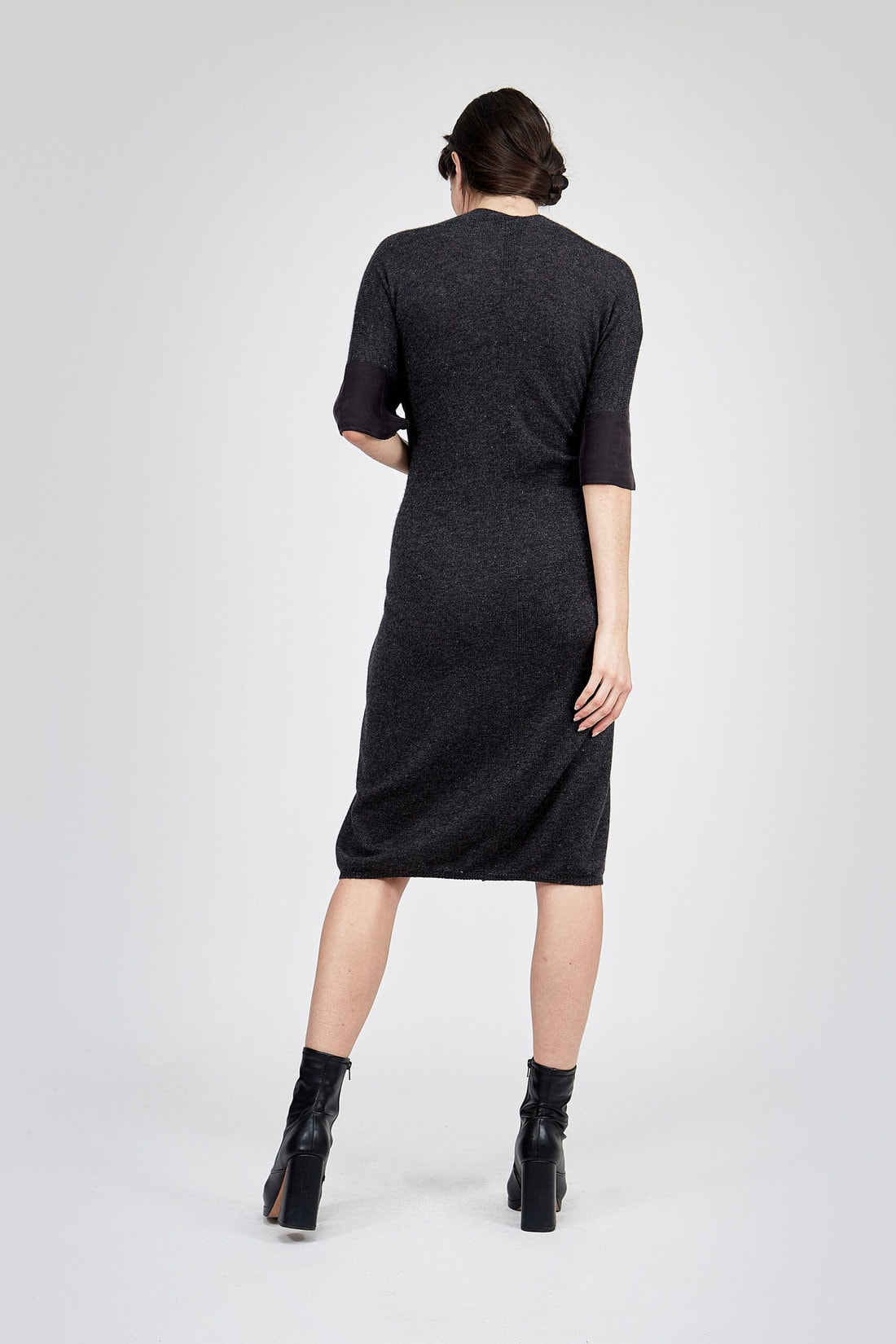 Robe gris anthracite cache-cœur en cachemire DEBORAH – Image 4