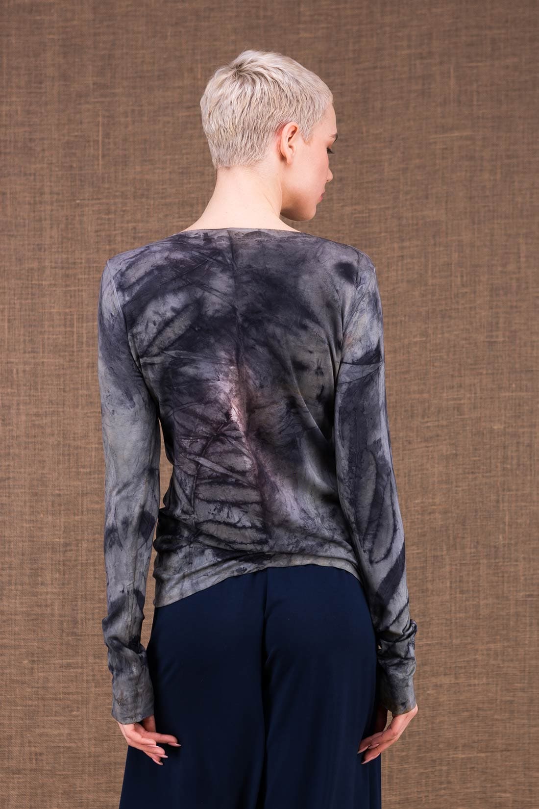 T-shirt gris manches longue pour femme en jersey de viscose imprimé SAFARI – Image 3
