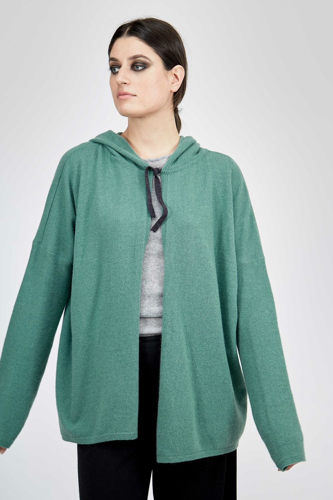 Cardigan à capuche vert pour femme en laine LYON – Image 3