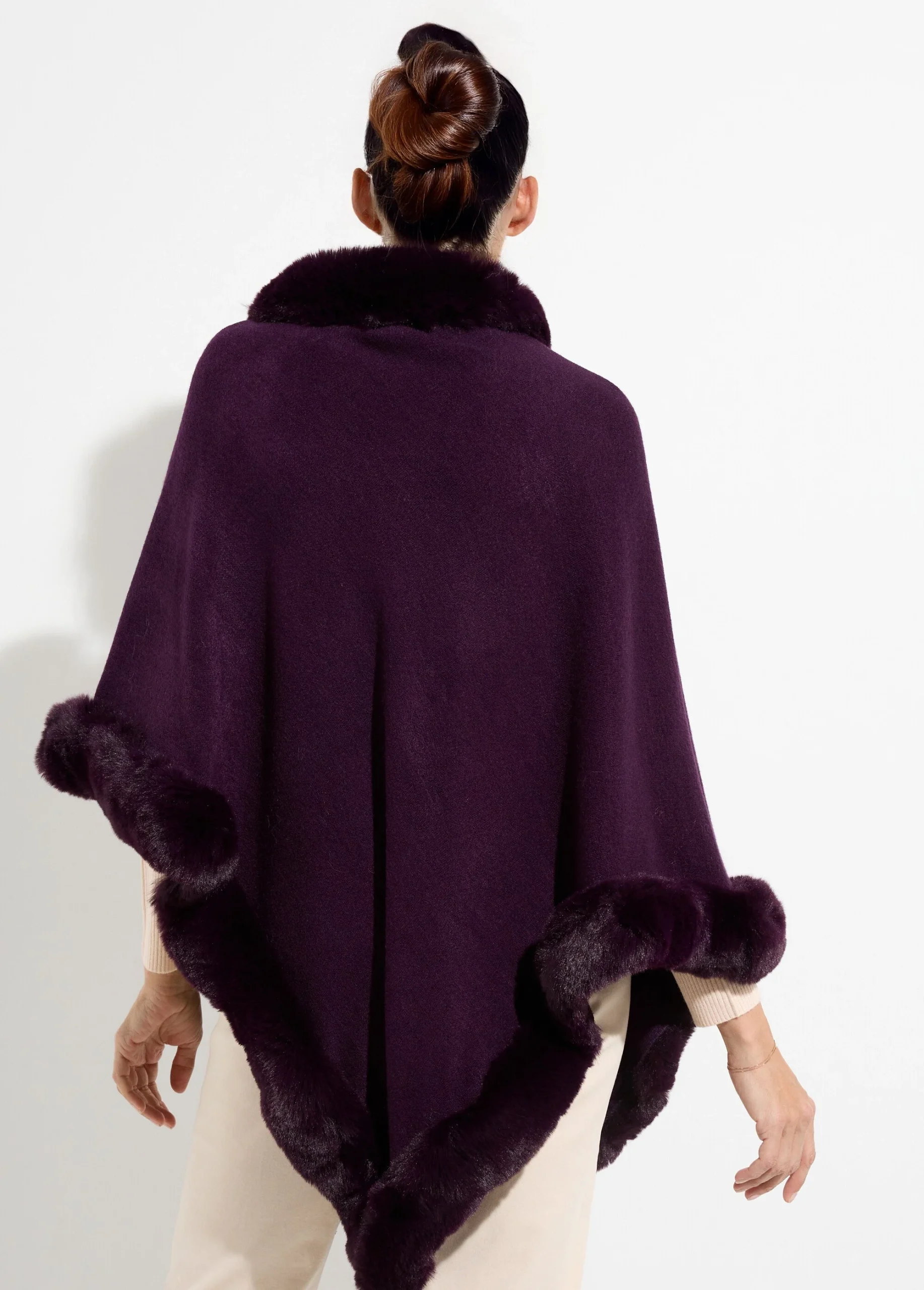 Pull cape, bord fourrure ton sur ton – Image 2