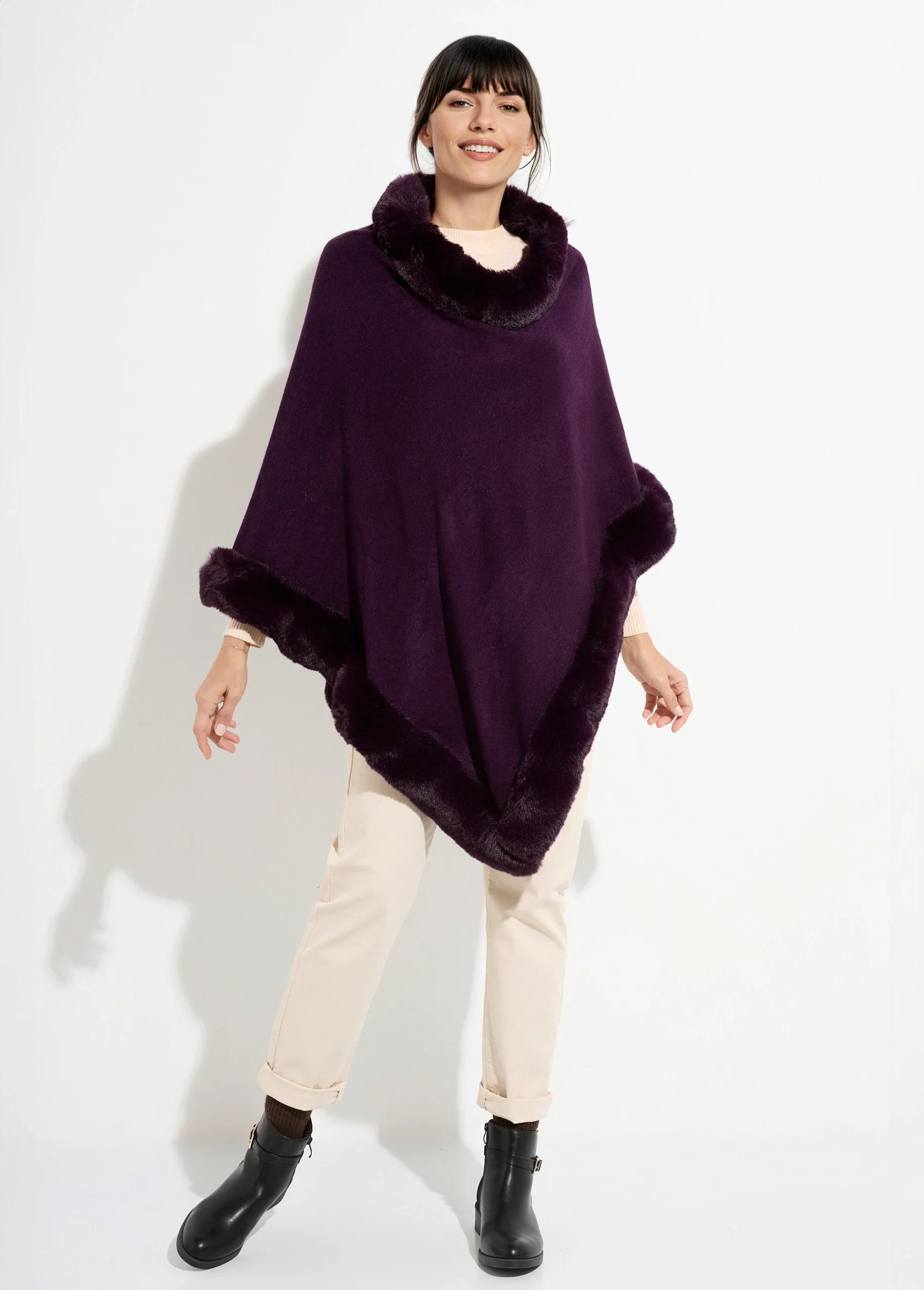 Pull cape, bord fourrure ton sur ton – Image 4