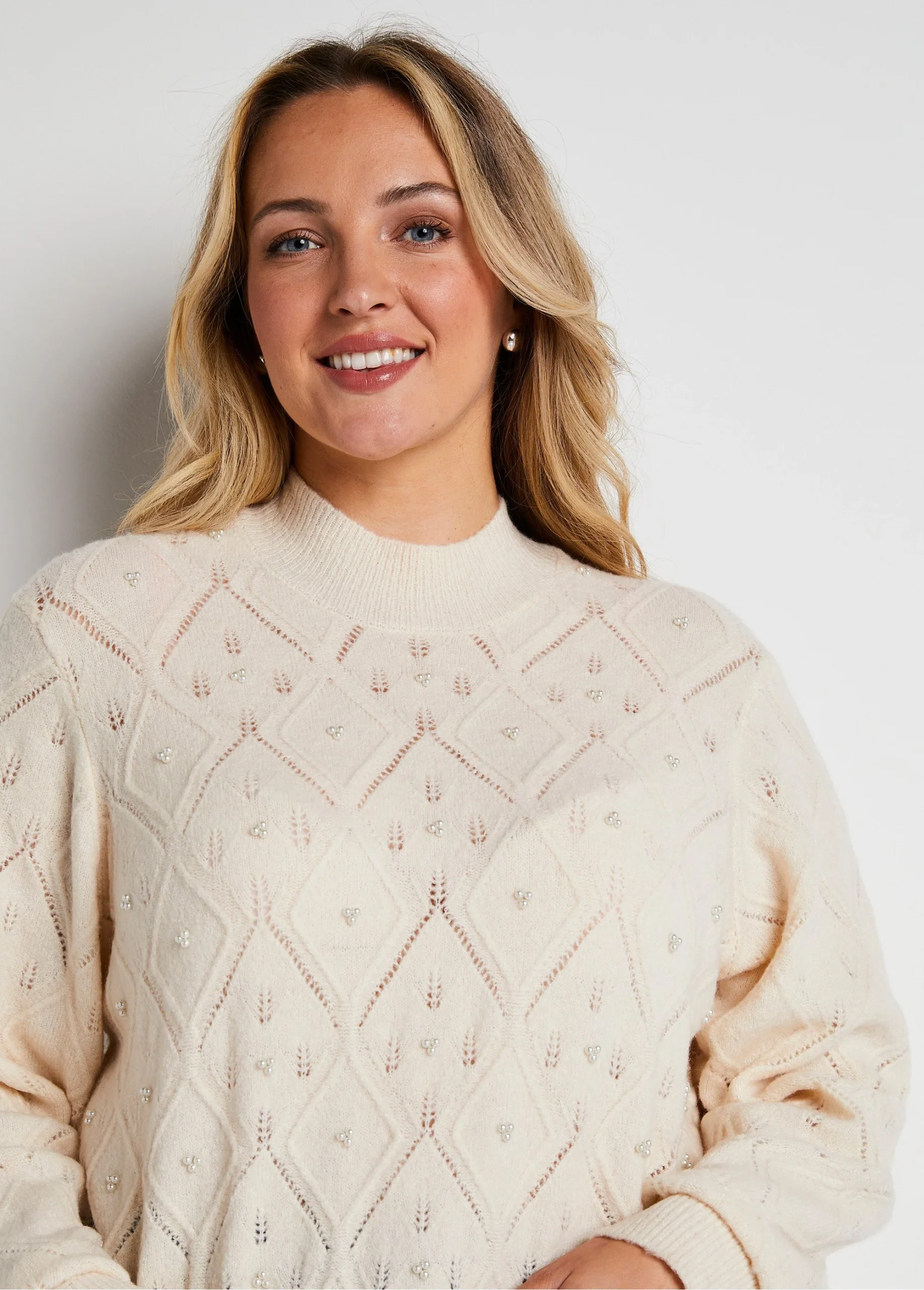 Pull doux ajouré perlé col montant – Image 8