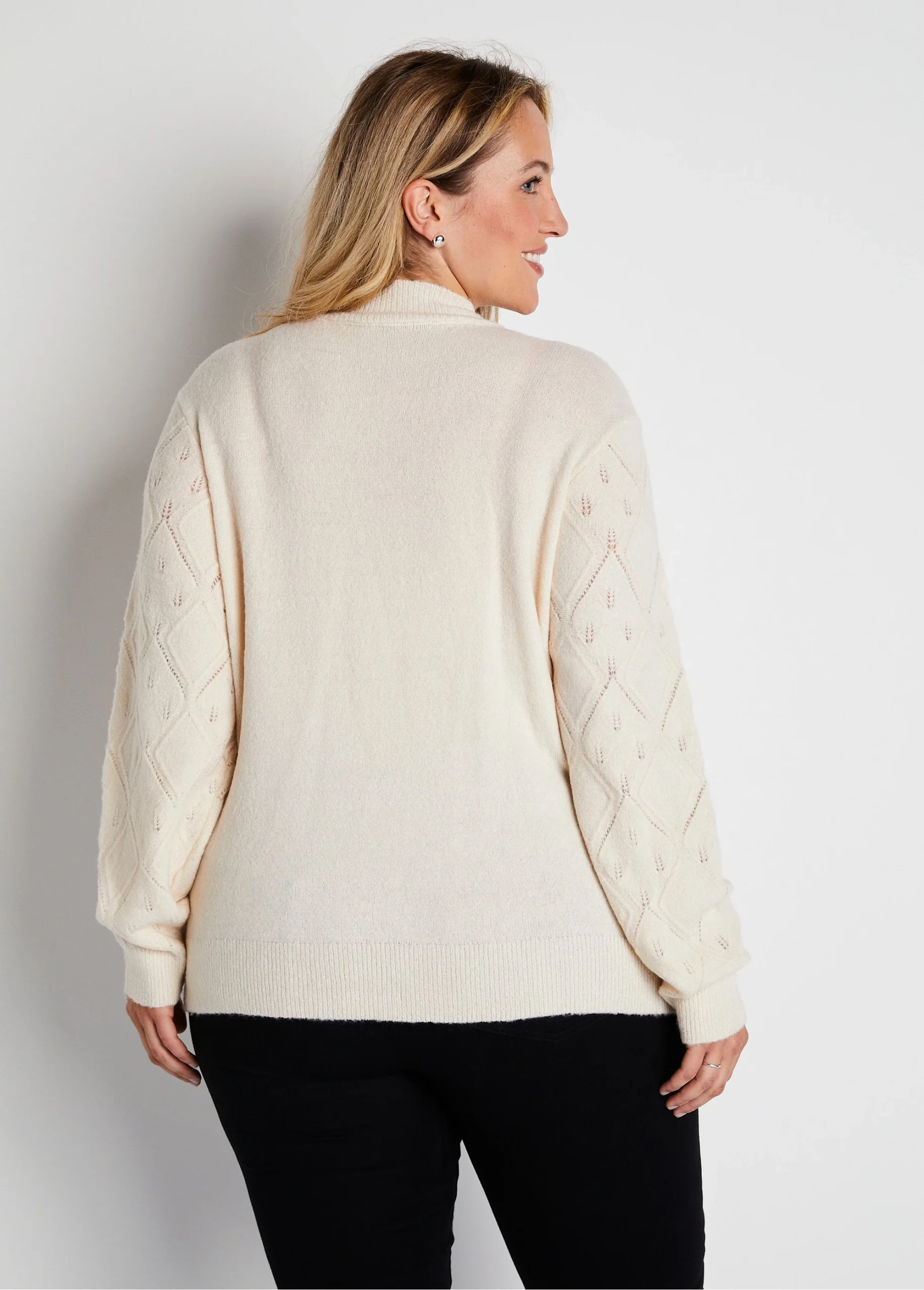 Pull doux ajouré perlé col montant – Image 7