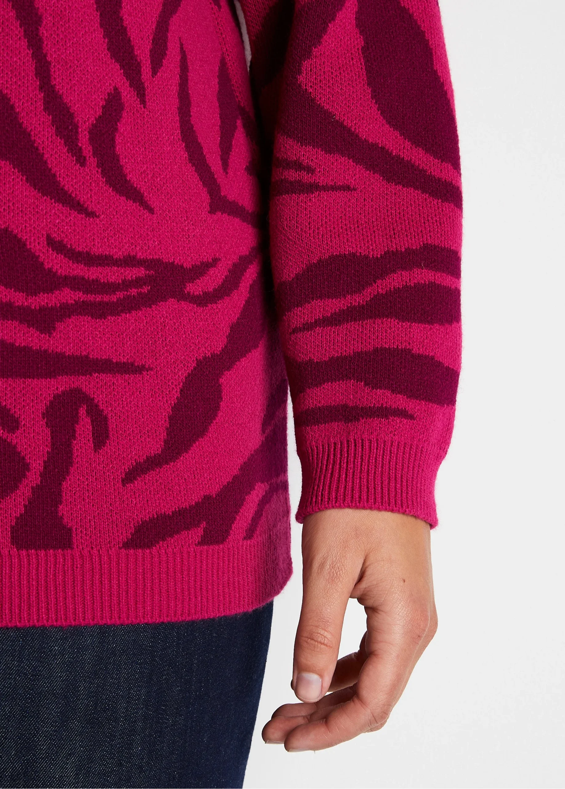 Pull doux jacquard zèbre col rond – Image 7