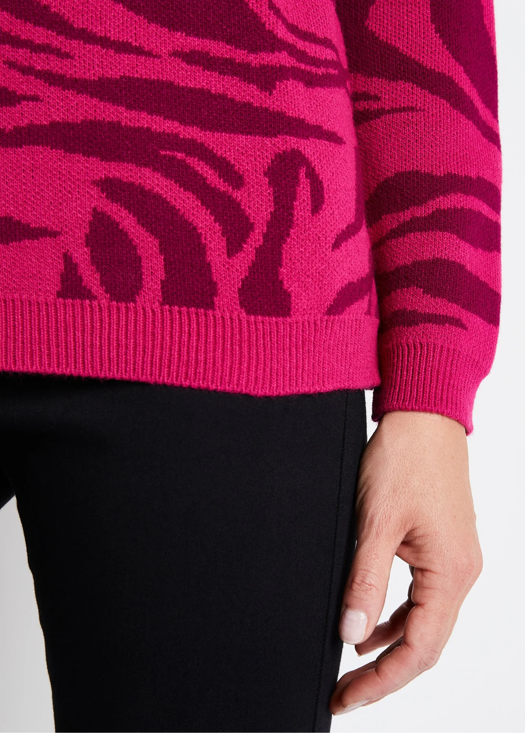 Pull doux jacquard zèbre col rond – Image 4