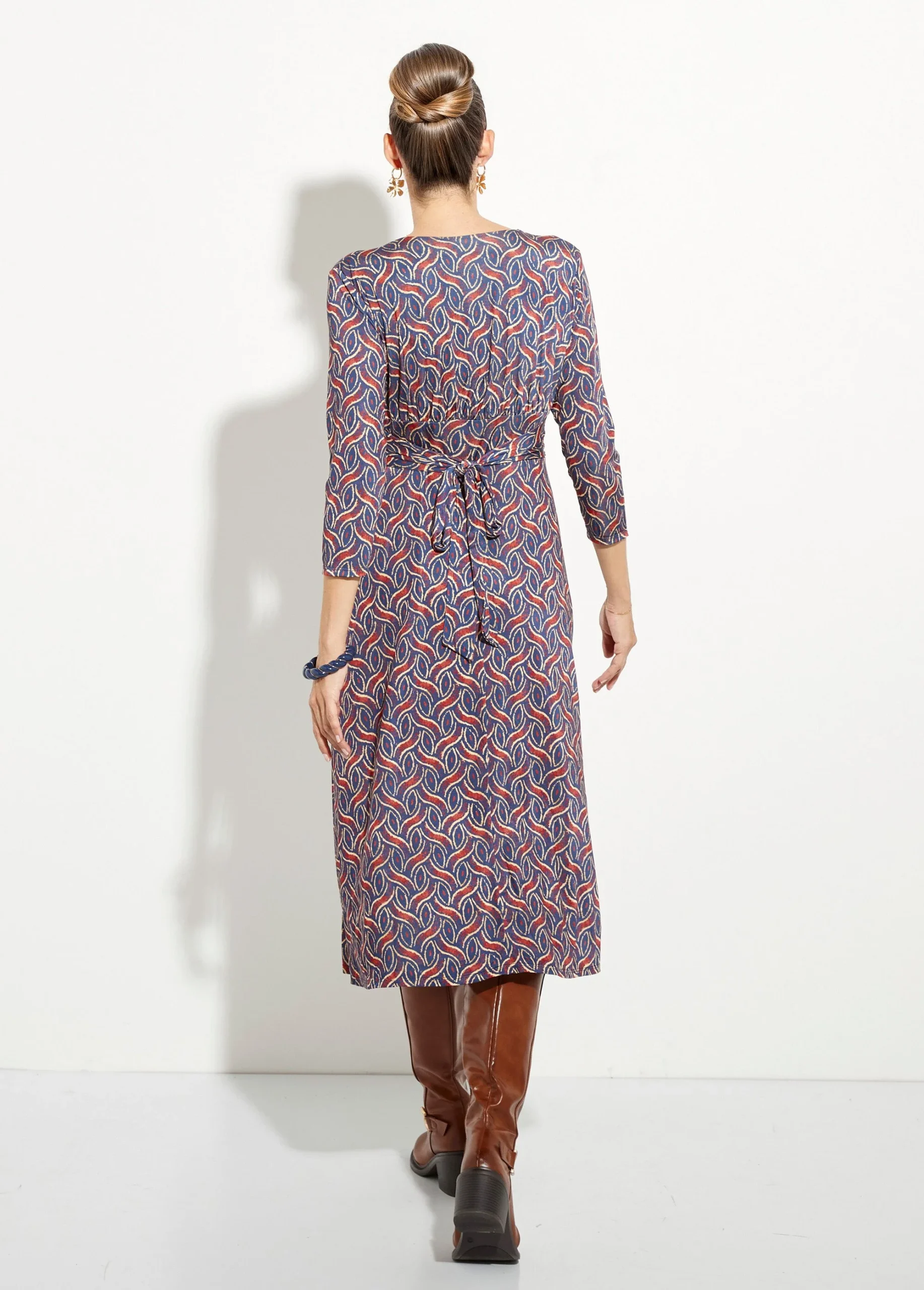 Robe fluide taille plissée motif ethnique – Image 2